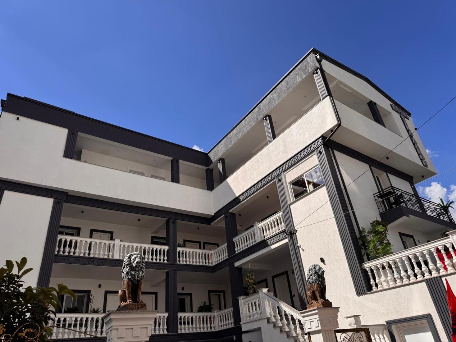 Aaron Hotel