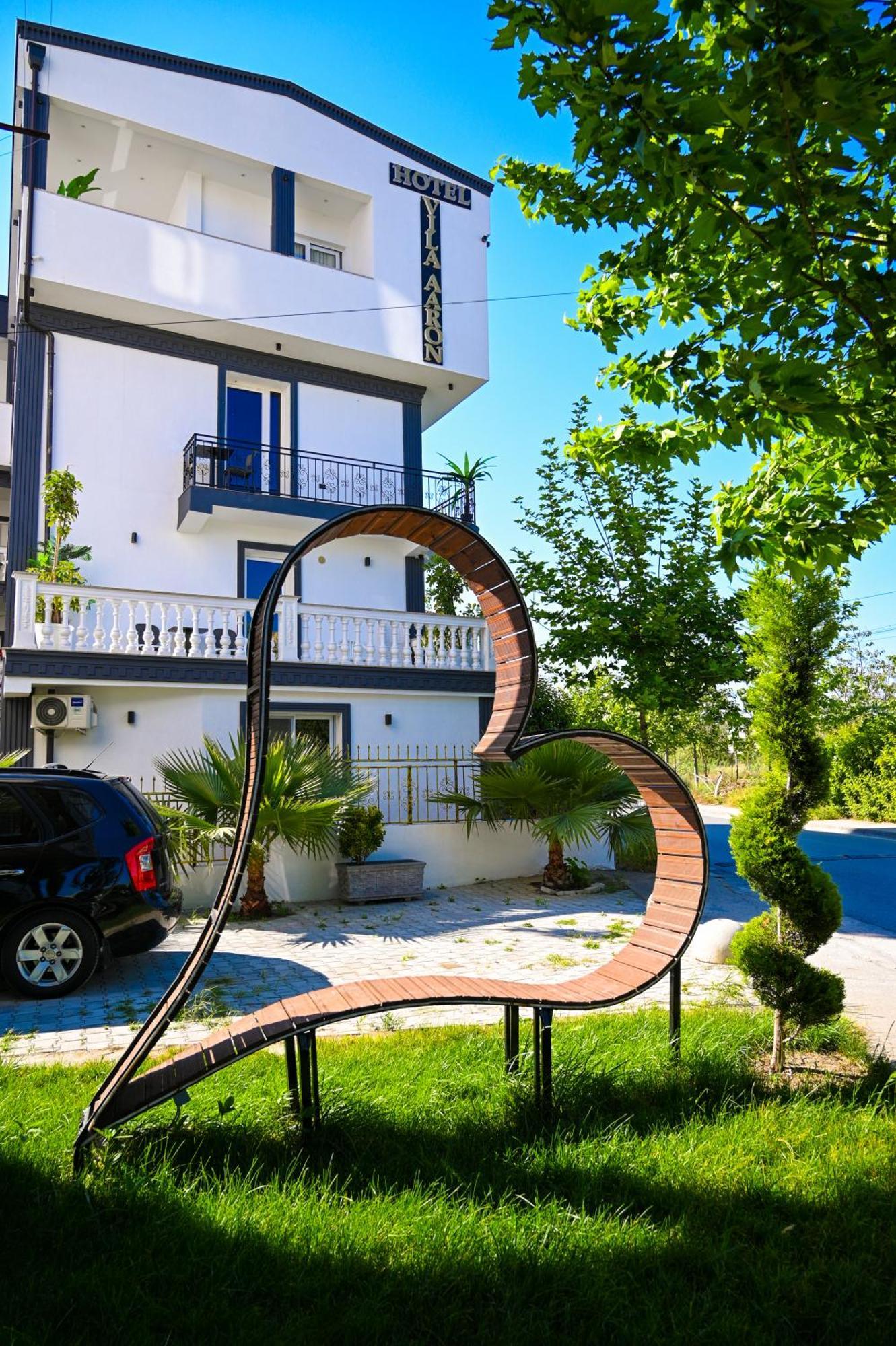 Aaron Hotel