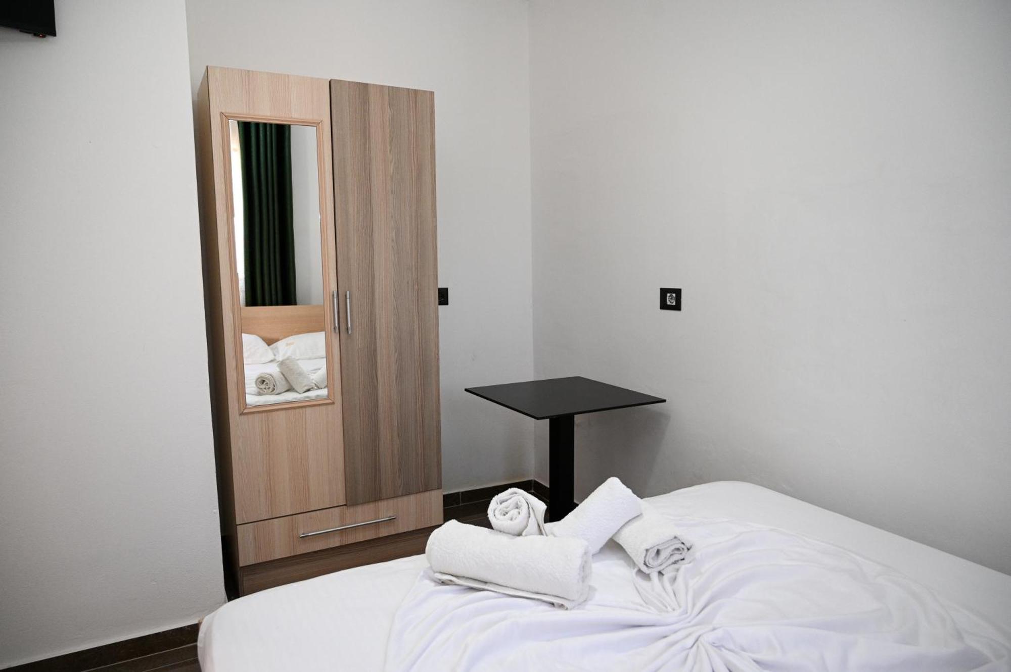 Hotel Aaron *