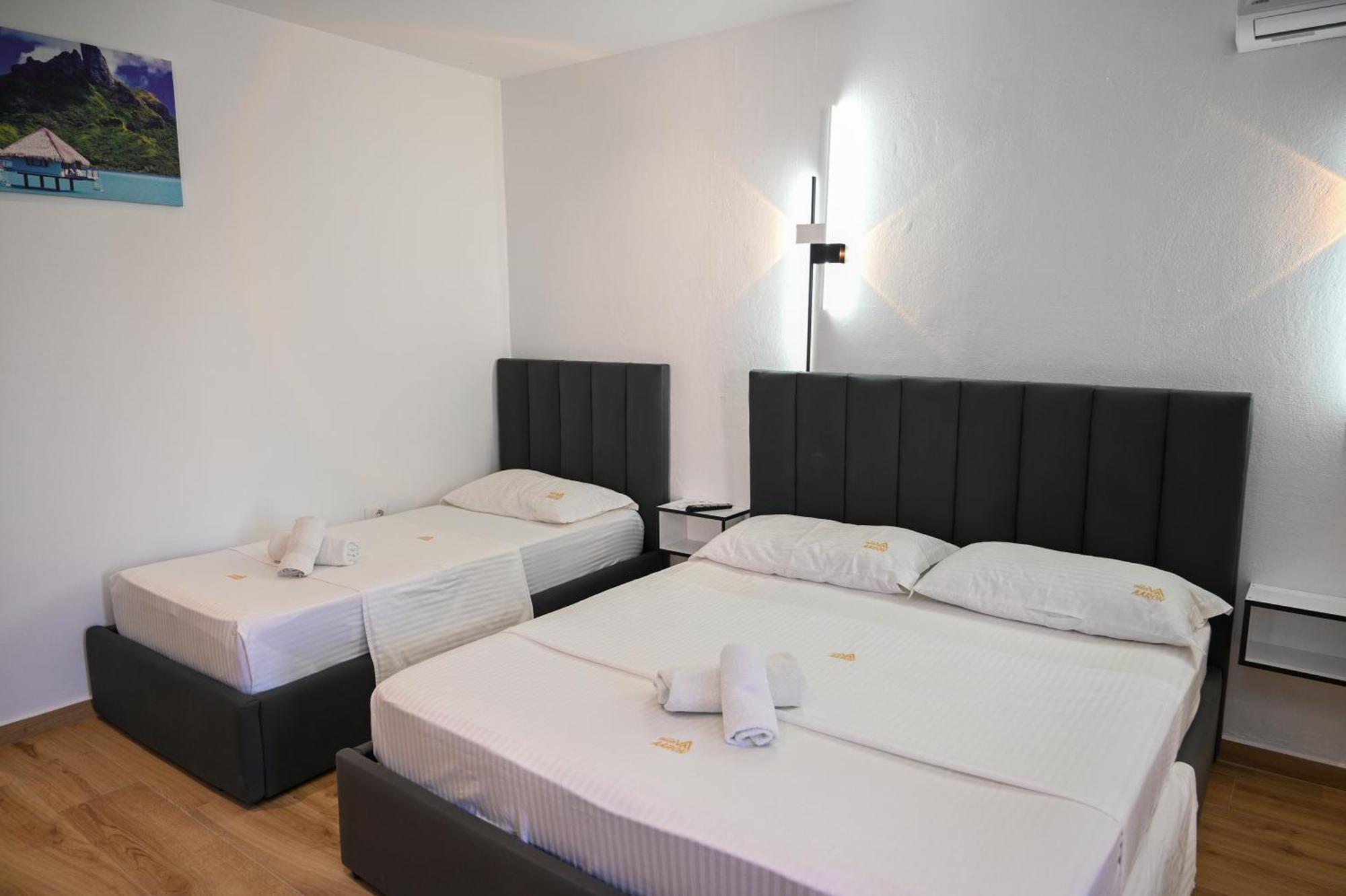 Aaron Hotel