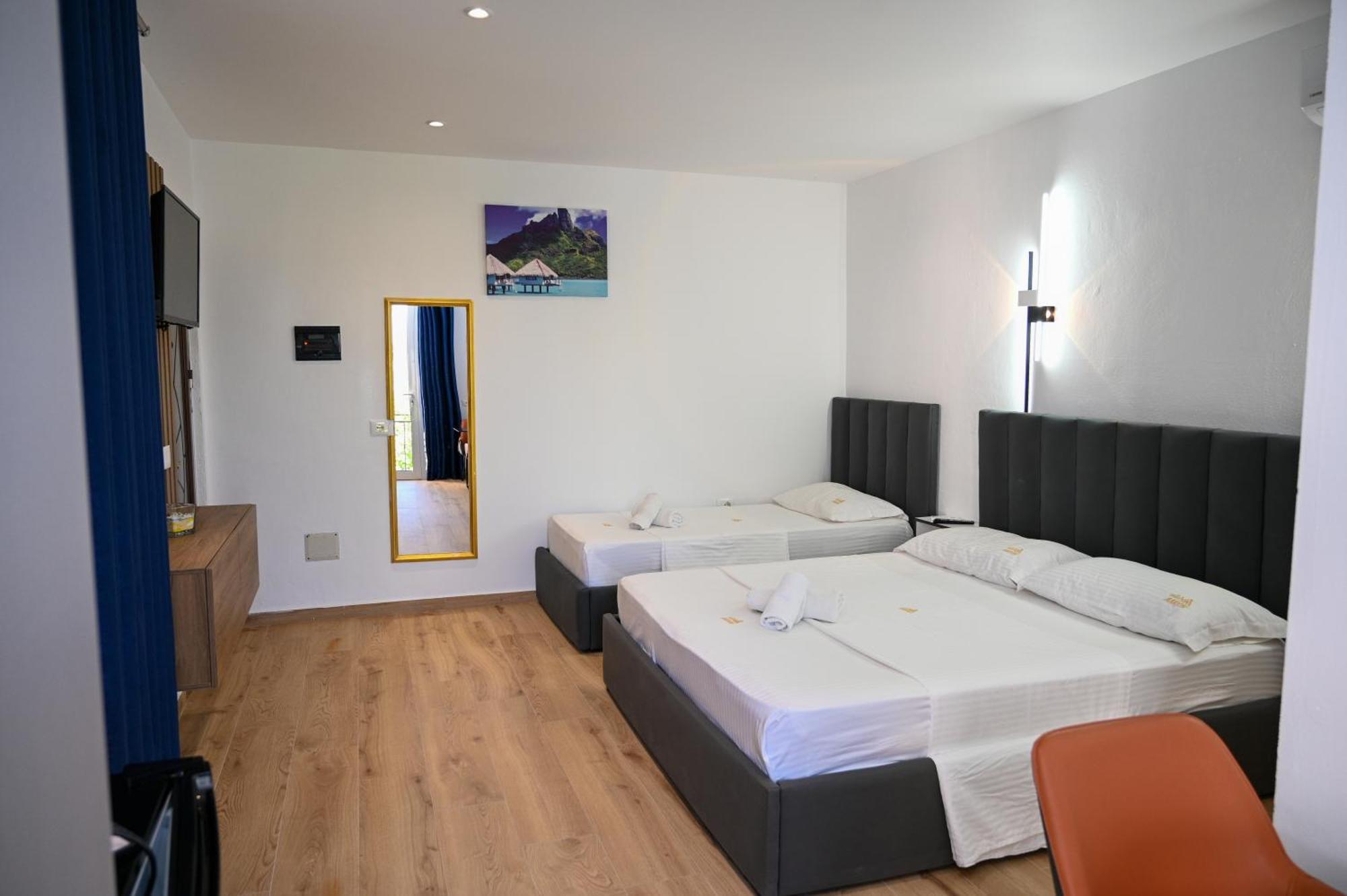 Hotel Aaron